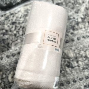 LIMITED EDITION PLUSH THROW